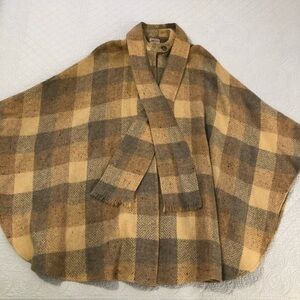 Vintage 80’s Avoca Collection plaid wool poncho. OS.